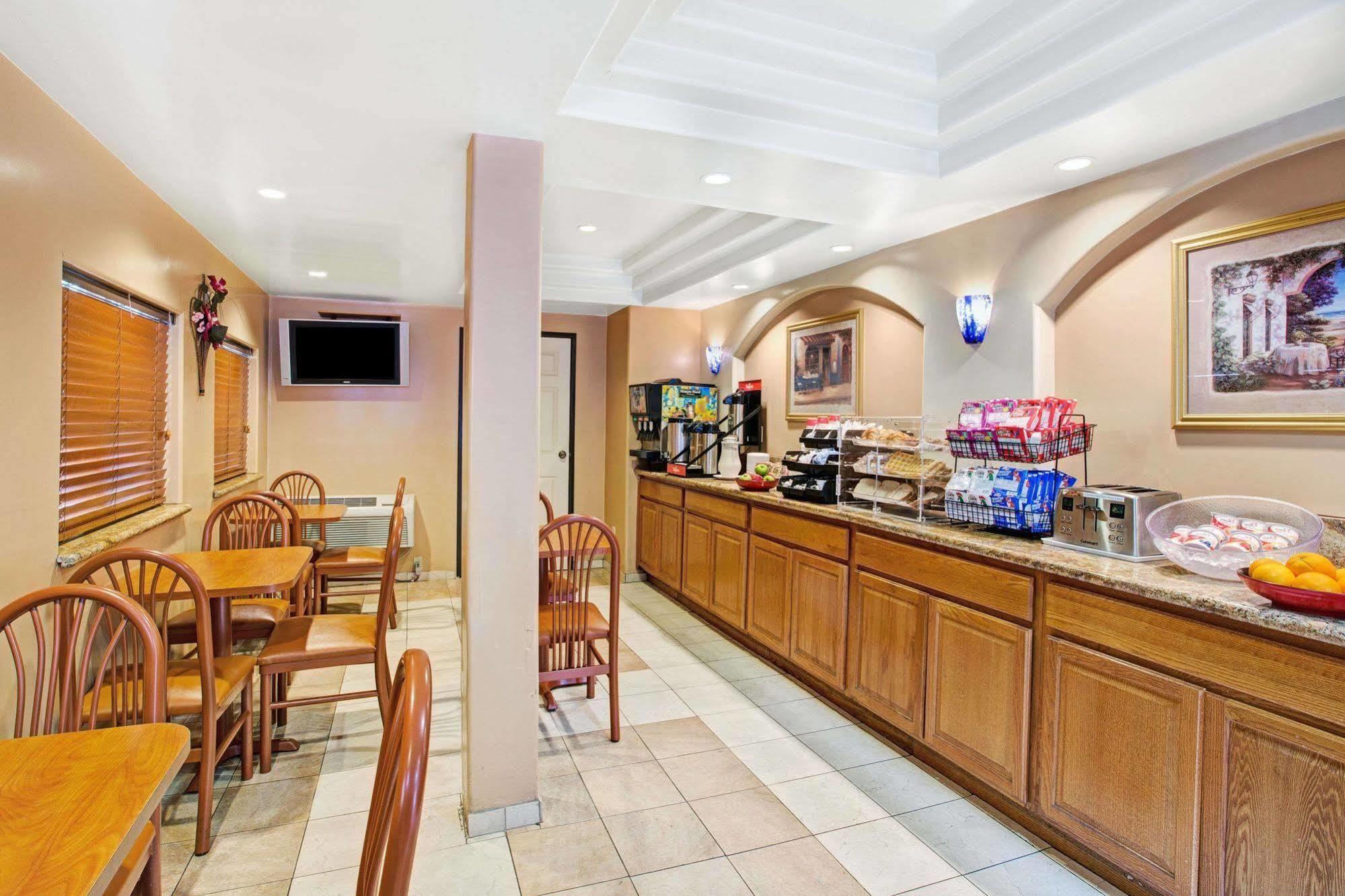 Готель Ramada By Wyndham Marina Del Rey Екстер'єр фото
