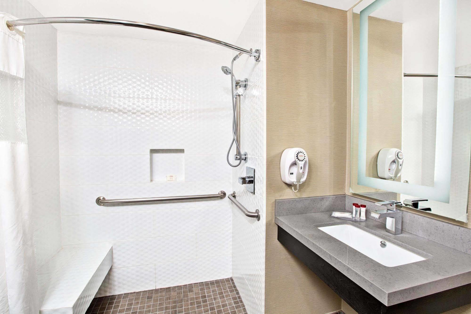 Готель Ramada By Wyndham Marina Del Rey Екстер'єр фото
